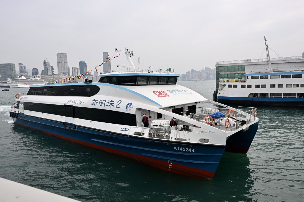 運輸署向離島區議會提交文件,建議向新渡輪及港九小輪批出為期五年的新牌照至2031年3月31日。 運輸署向離島區議會提交文件,建議向新渡輪及港九小輪批出為期五年的新牌照至2031年3月31日。