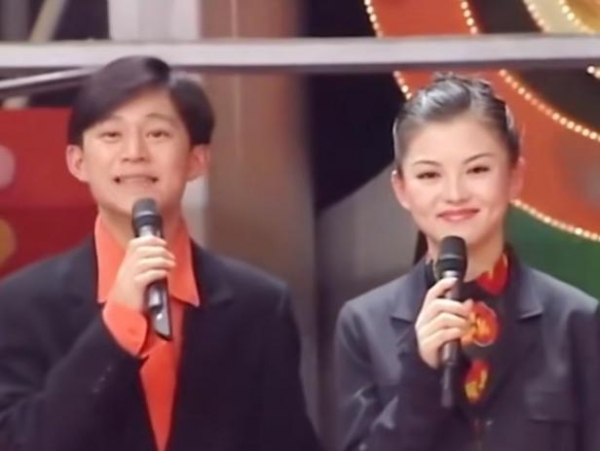 直到1998年何炅到來，一齊組成初代「黃金搭檔」。