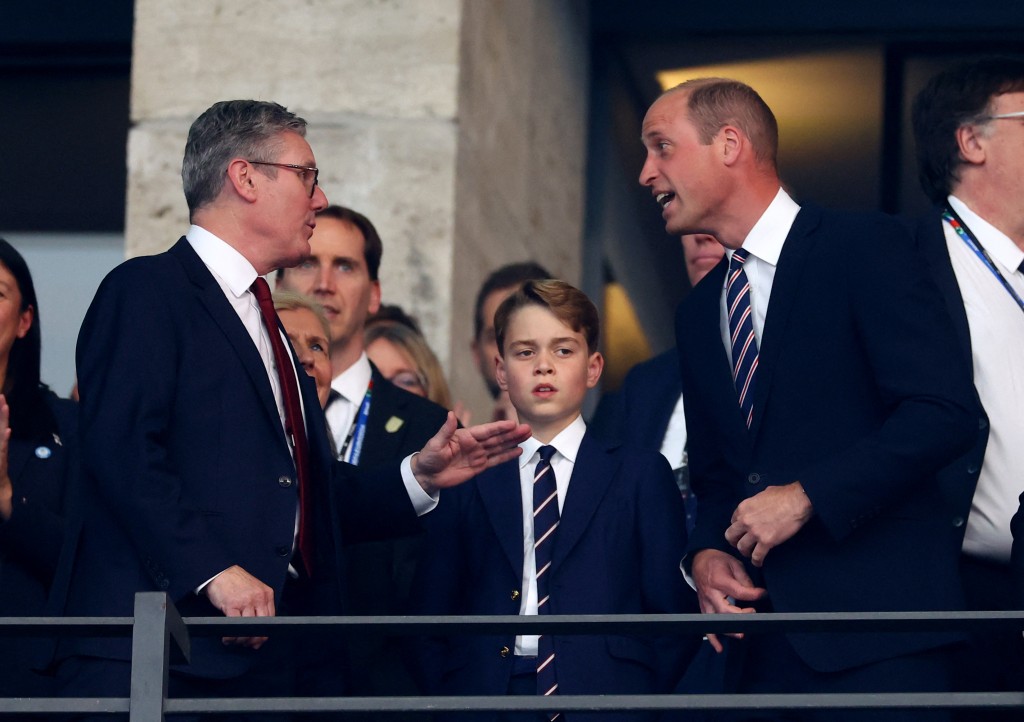 喬治陪同父親威廉觀看英格蘭對西班牙的歐國杯決賽。路透社