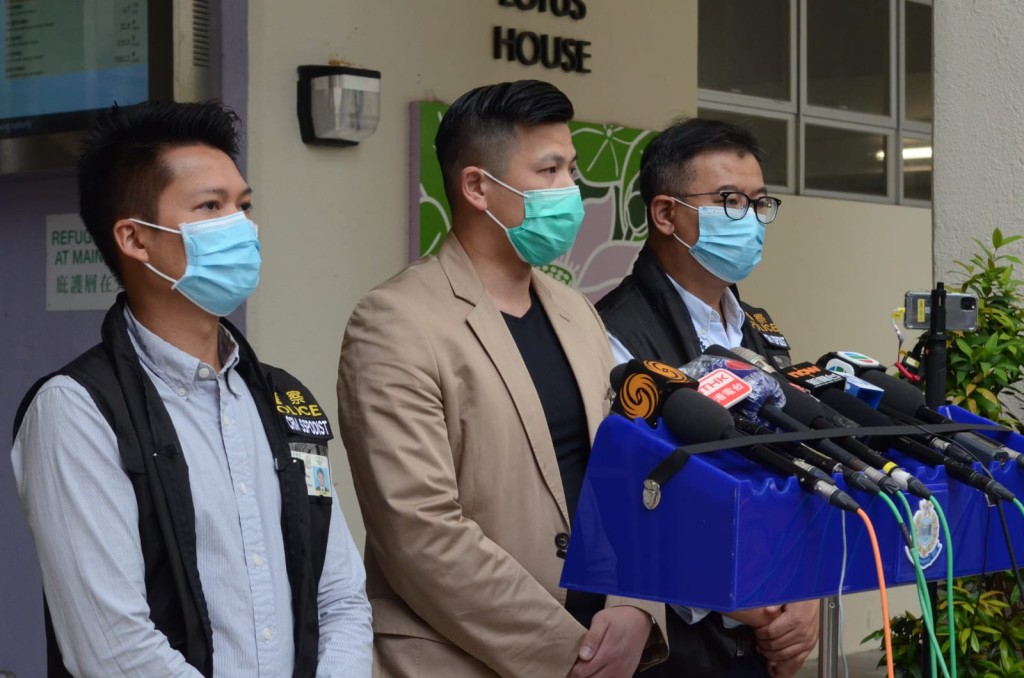 警方深水埗警區助理指揮官(刑事) 警司鄭俊傑到場調查。