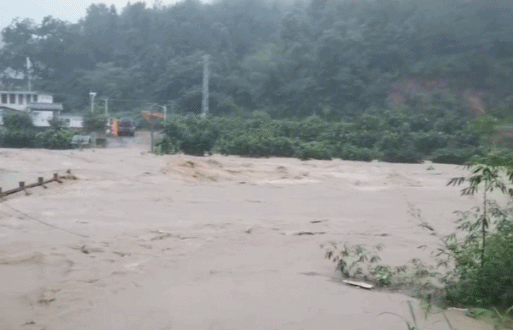 广东韩江发生今年第4号洪水，闽粤已紧急转移安置1.11万人。