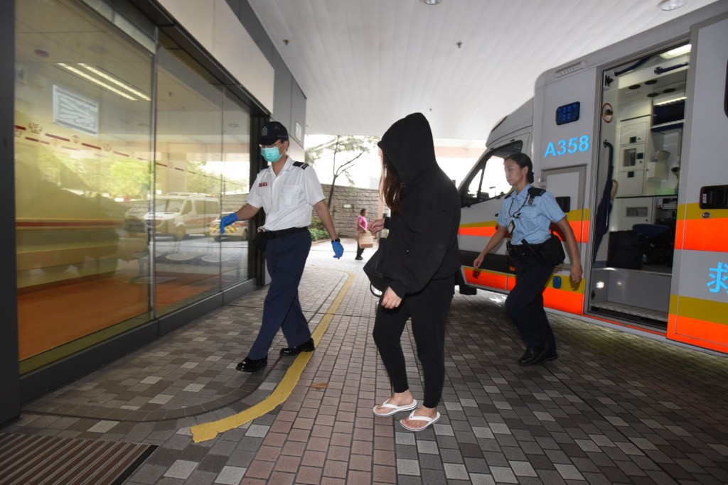 女學生亦送到沙田威爾斯親王醫院檢查。