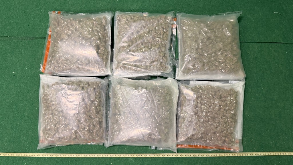 海關機場連破3宗販毒案 檢市值逾1500萬大麻花及氯胺酮 5人被捕。海關提供