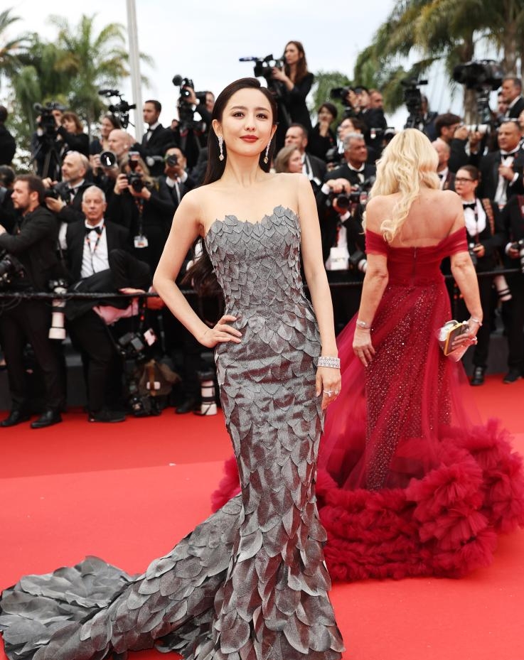 佟麗娅曾是陳剛的學生。 新華社