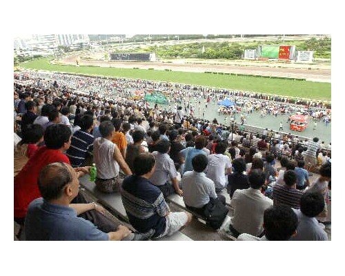 改建沙田馬場看台停車場2樓平台區。資料圖片
