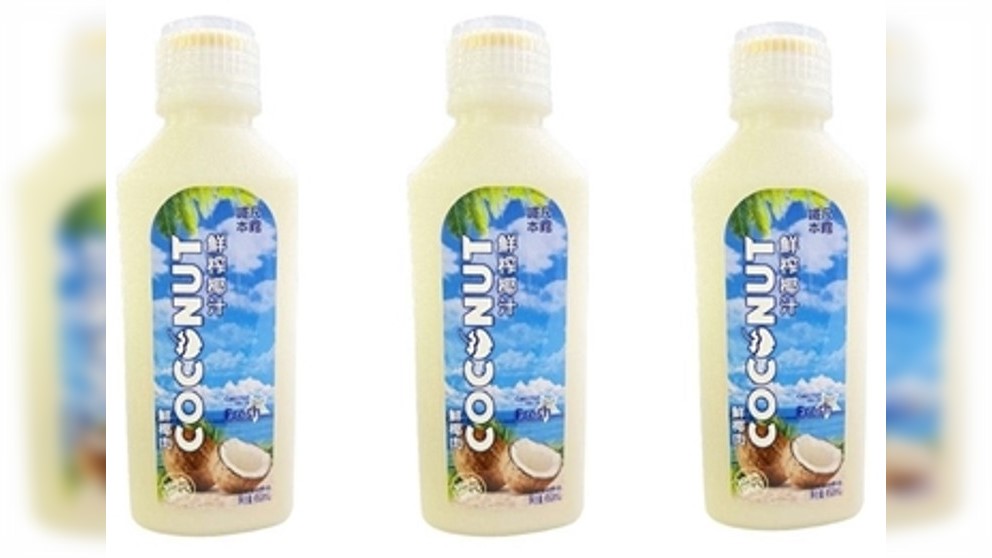 鐵尺本館鮮榨椰汁含未標示奶類致敏成份，食安中心下令停售兼回收。網圖