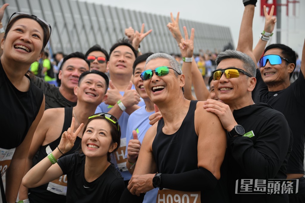 周潤發愛香港，愛影相，也愛長跑。