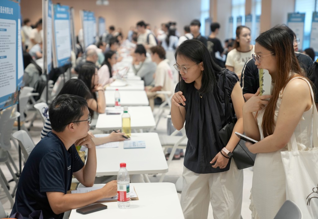 內地就業環境惡化，令青年中的「尼特族」規模正在擴大。新華社