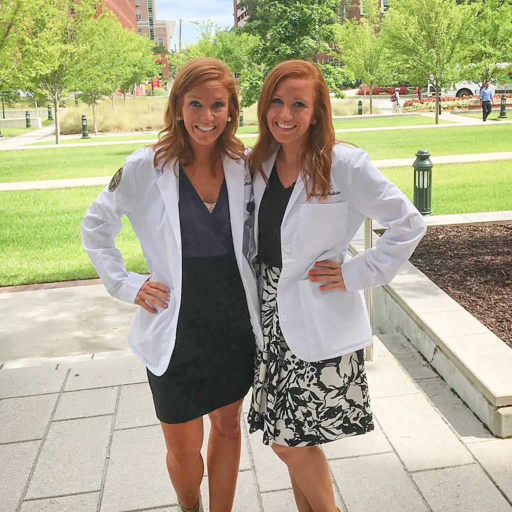 雙胞胎姊妹凱莉與凱拉，因為兩人的考試分數過於接近，2016年被美國南卡羅來納醫學大學指控作弊。