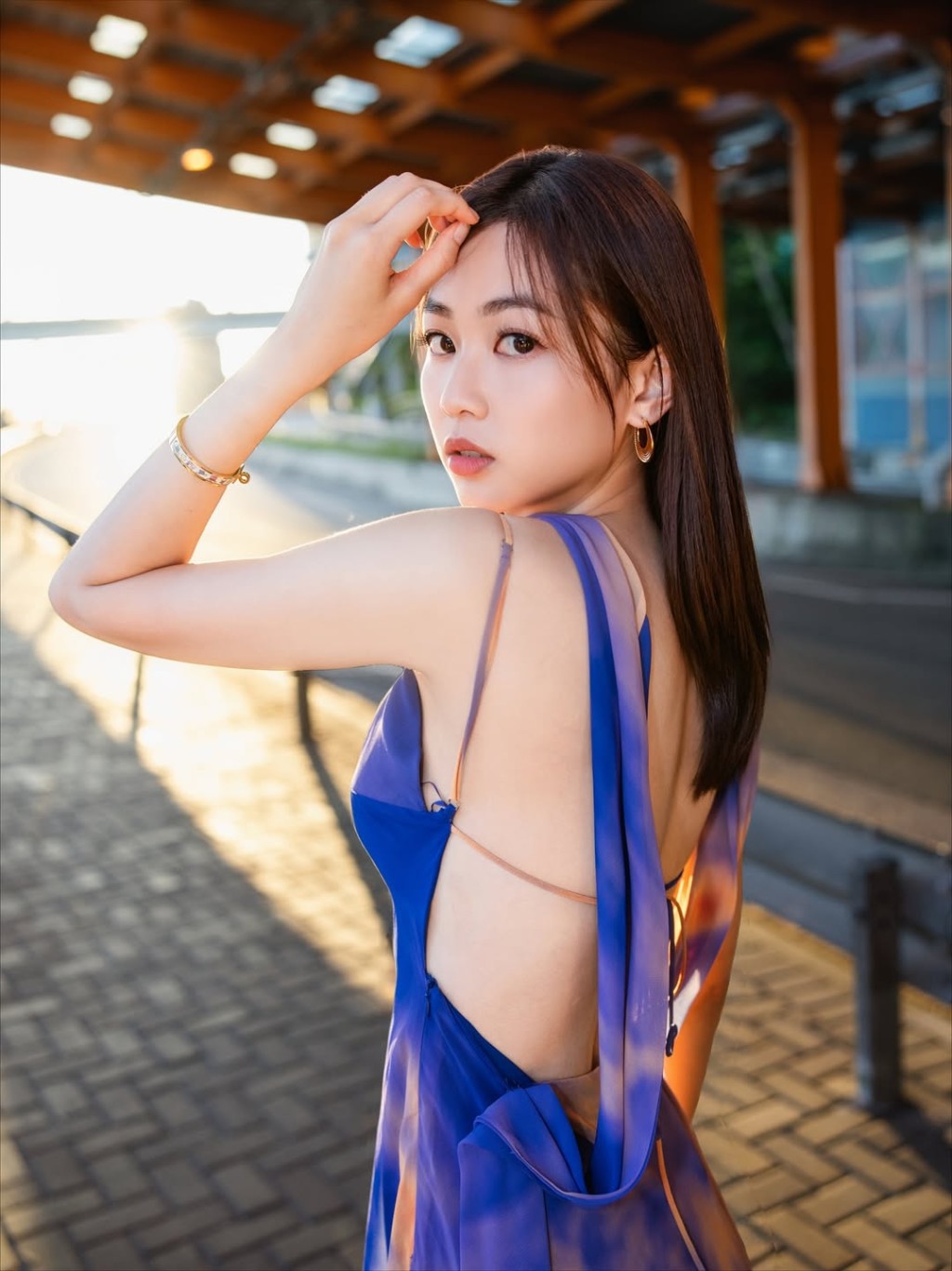 郭柏妍白滑玉背好吸睛。