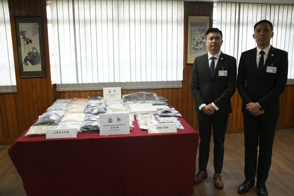 警方交代案情。楊偉亨攝