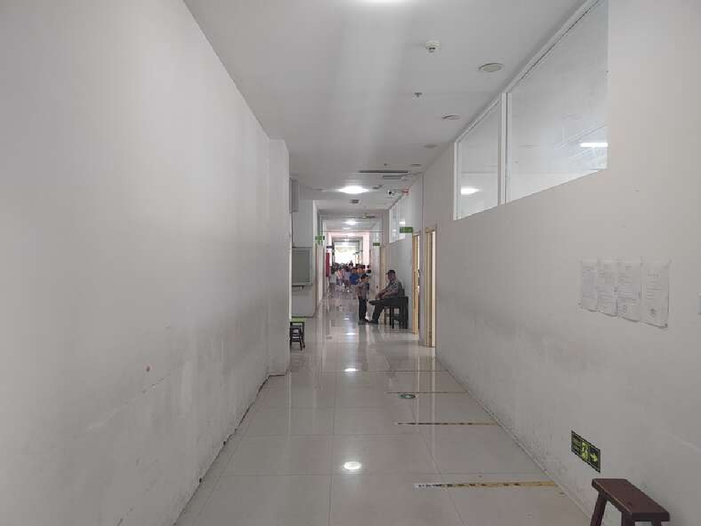 商場內的課室相當簡陋。(網上圖片)