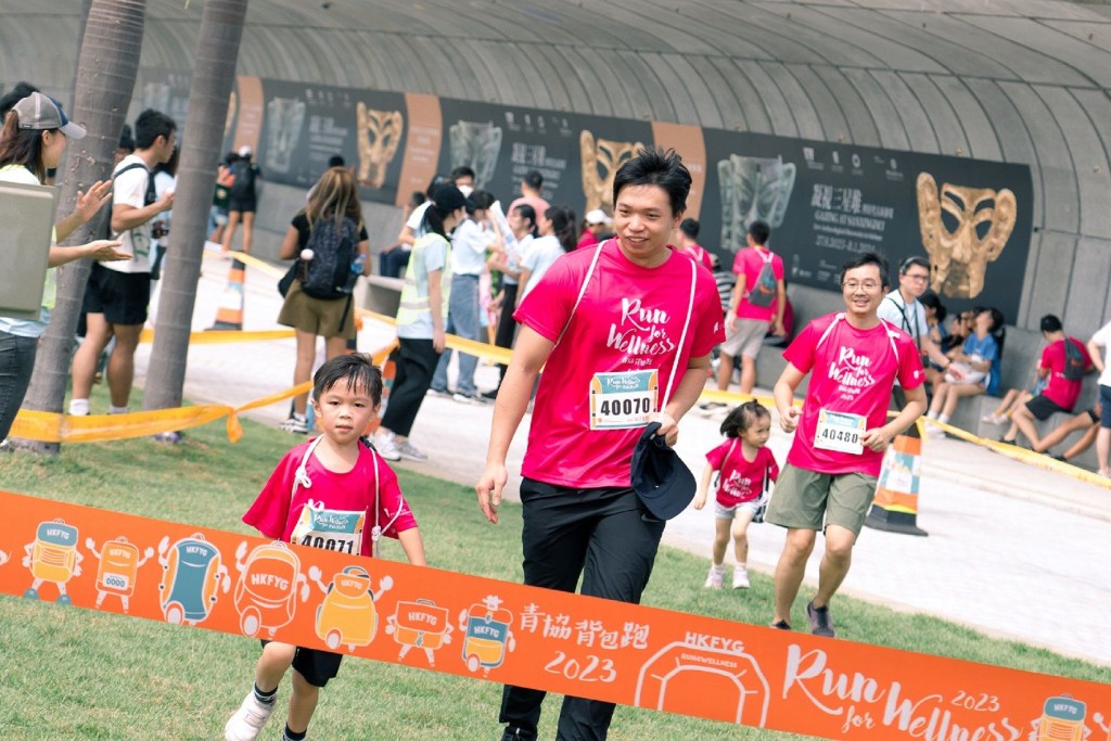 活動設有1公里親子賽,適合不同年齡及體能人士參與。 活動設有1公里親子賽,適合不同年齡及體能人士參與。