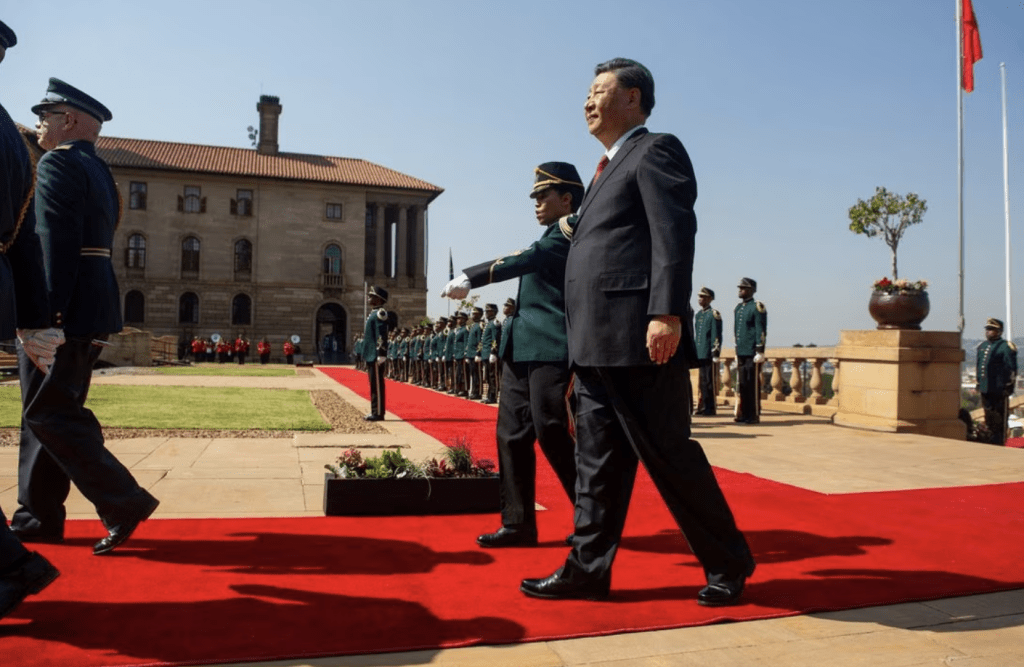 2023 年 8 月 22 日，中国国家主席习近平出席南非比勒陀利亚举行的金砖国家新兴经济体会议开幕式。路透社
