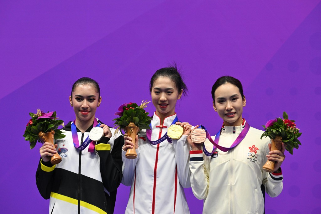 港隊陳穗津在武術-女子太極劍太極拳（全能）為香港再添一面銅牌，國家隊代表童心獲金牌。陳極彰攝