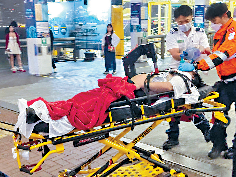 事主救起後陷入昏迷，送院搶救後最終不治。