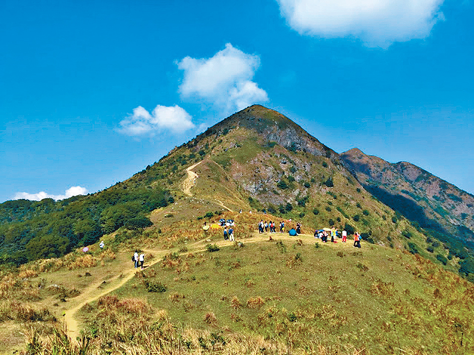 馬鞍山大金鐘山頭發生滑翔傘意外。