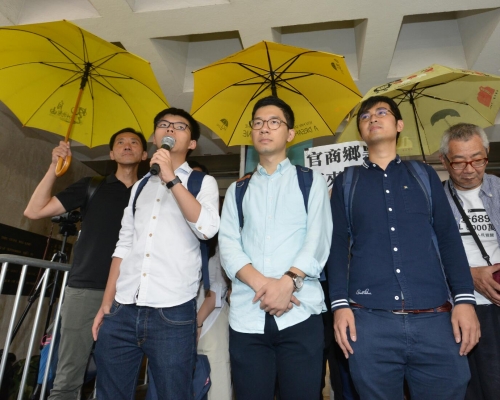 左起:黃之鋒、羅冠聰及周永康。