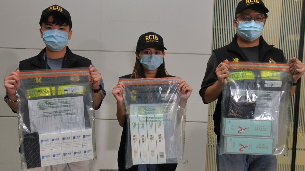 海關嚴厲打擊街頭購買私煙 年內拘179人最細17歲