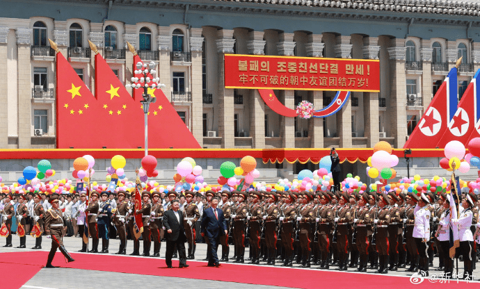 習近平專機抵達平壤,金正恩迎接。 新華社 習近平專機抵達平壤,金正恩迎接。 新華社