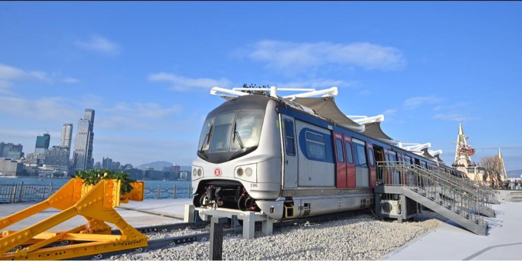 港鐵退役「烏蠅頭」列車泊於「海濱站」。港鐵fb圖片