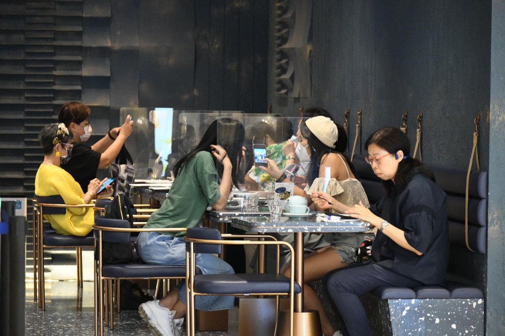 本港4月綜合消費物價指數按年升0.7%,較前月升幅加快0.2個百分點。