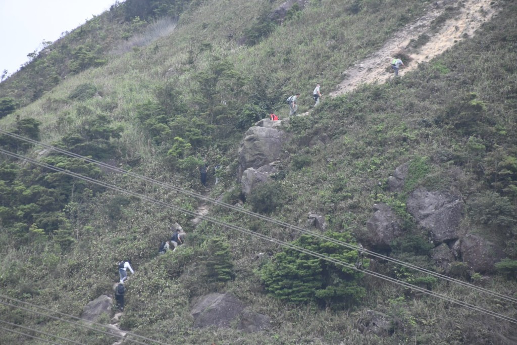 警方登山調查石樂蕎失蹤案。