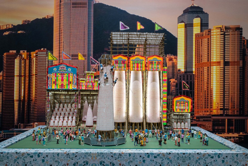 《长洲抢包山》 模型让参观者感受到人声鼎沸的节日盛况。