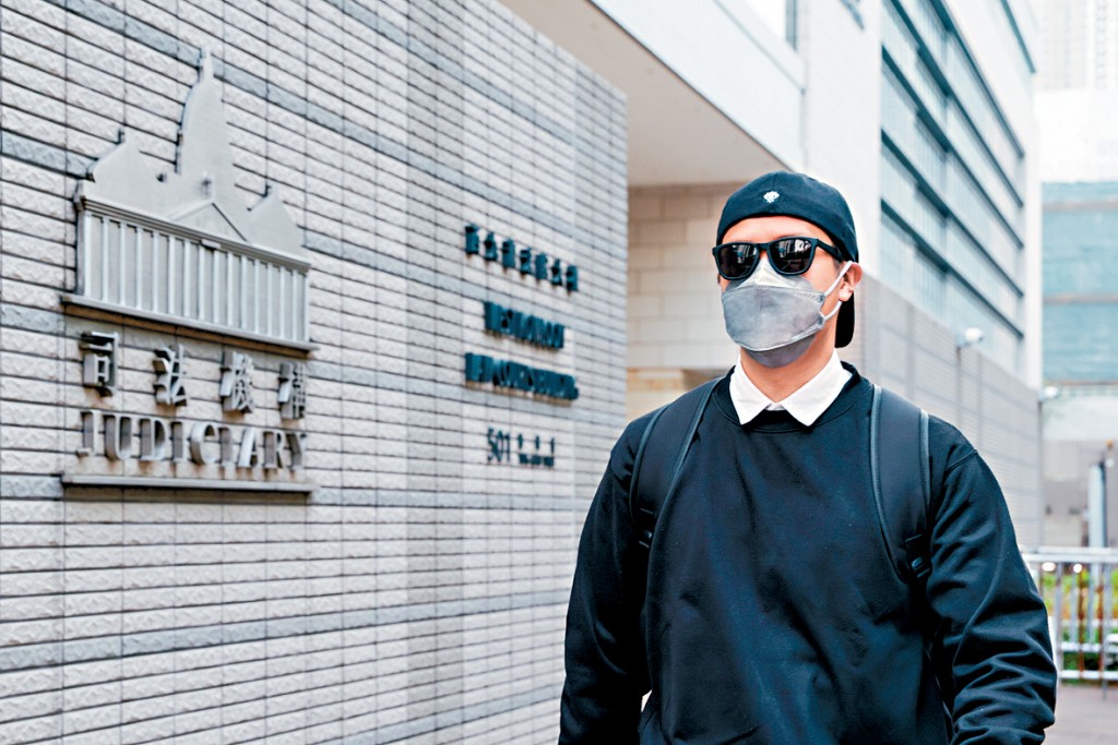 涉案男警譚順維2019年向醫生虛報職業為健身教練，聲稱手術後上班也無法擔任輕便工作，藉此騙取54日有薪病假。