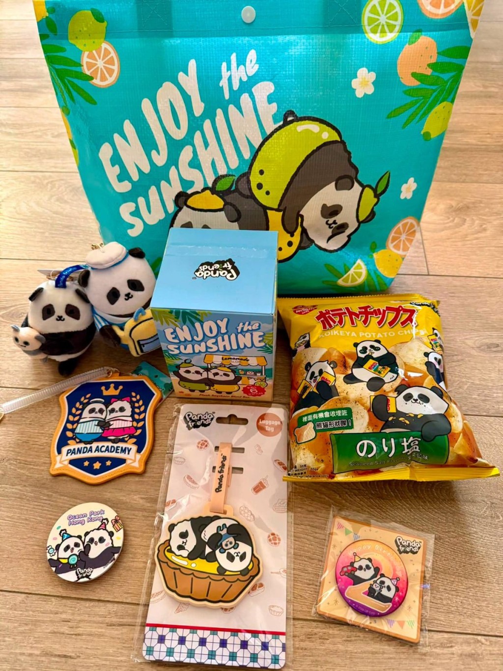 羅淑佩購買了不少熊貓標誌的商品。羅淑佩FB 羅淑佩購買了不少熊貓標誌的商品。羅淑佩FB