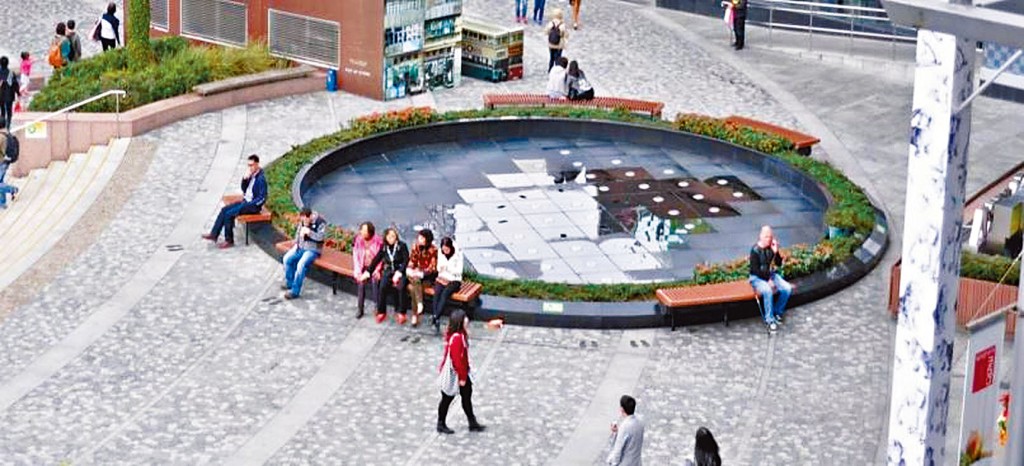 山顶广场跳跃喷泉原貌。