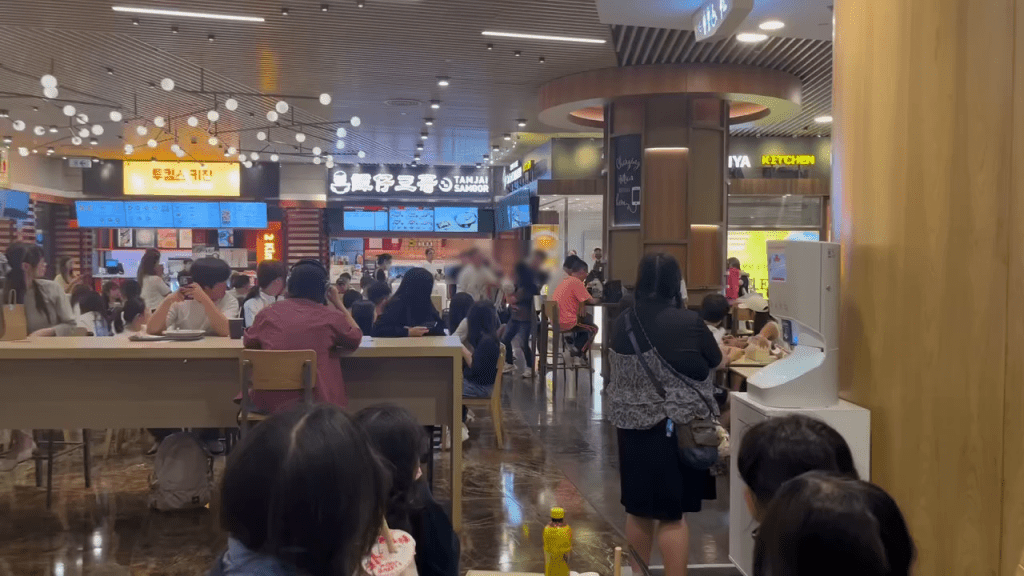 現場為旺角朗豪坊美食廣場。FB：香港突發事故報料區及討論區