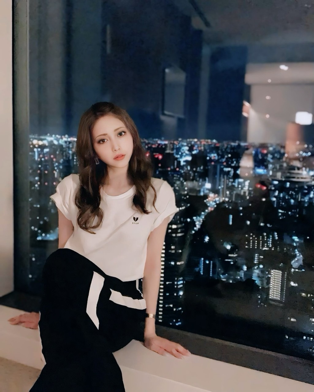 加賀美早紀外表亮麗，惟多年來飽受病魔困擾。