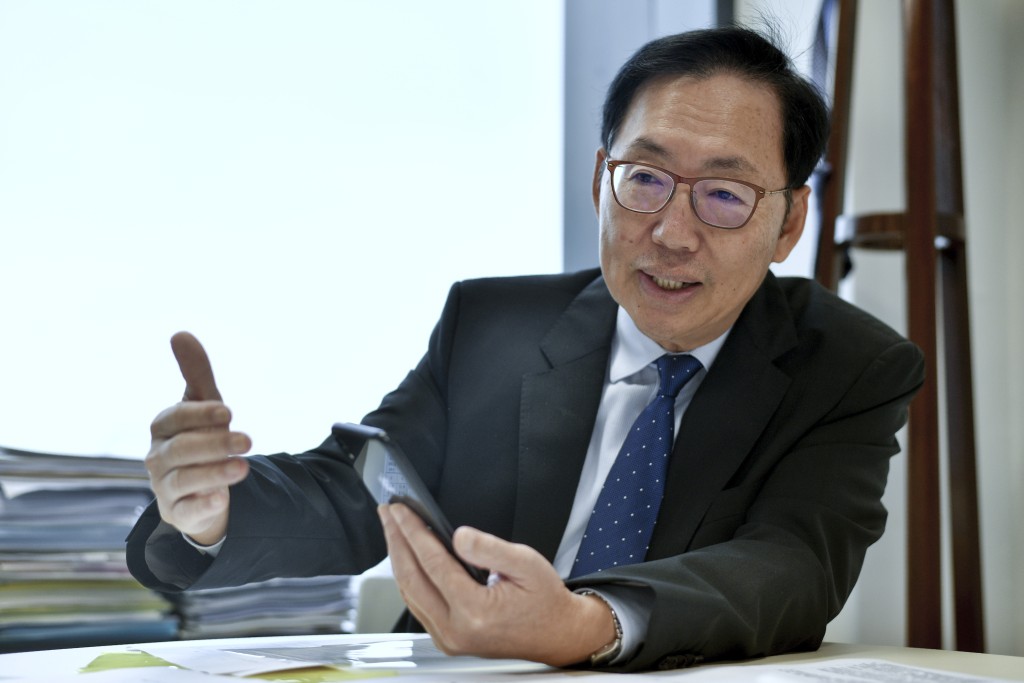 保險界立法會議員陳健波指，據業界了解不少移民港人仍有供香港保險。資料圖片