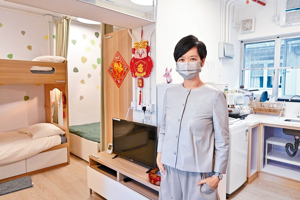 房屋局局長何永賢形容簡約公屋是「救生艇」，速度要快。