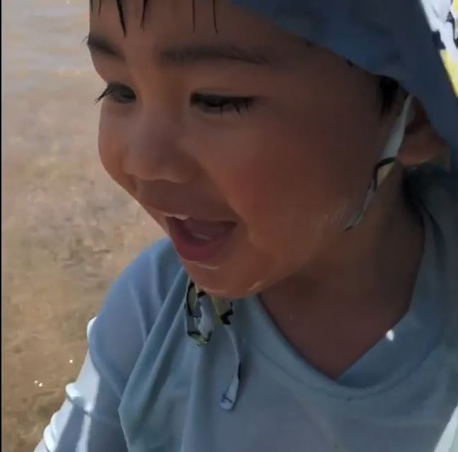 玩到笑晒好可愛。