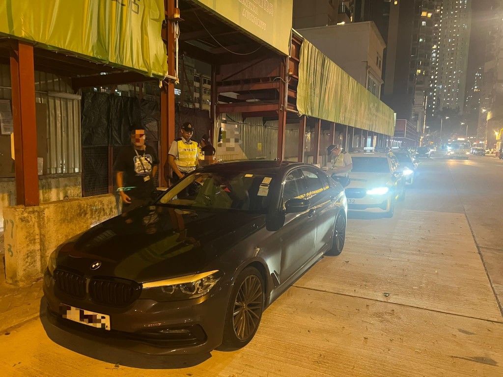 有關車輛已被扣查作進一步檢驗。警方提供