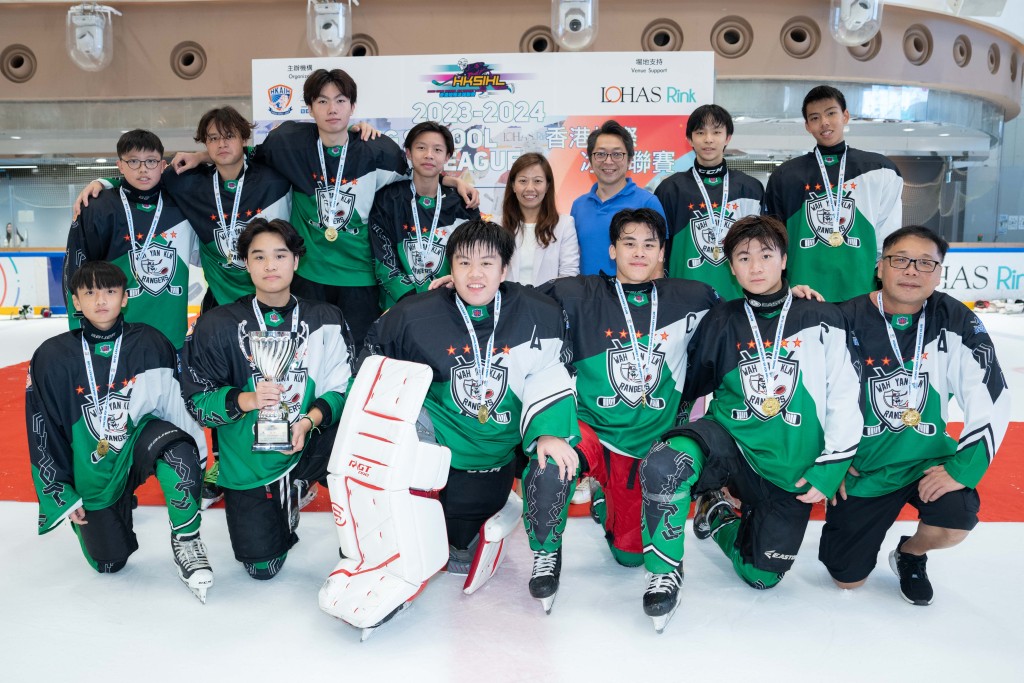 「2023／24香港校际冰球联赛」中学组赛事，冠军由九龙华仁书院赢得。 公关图片