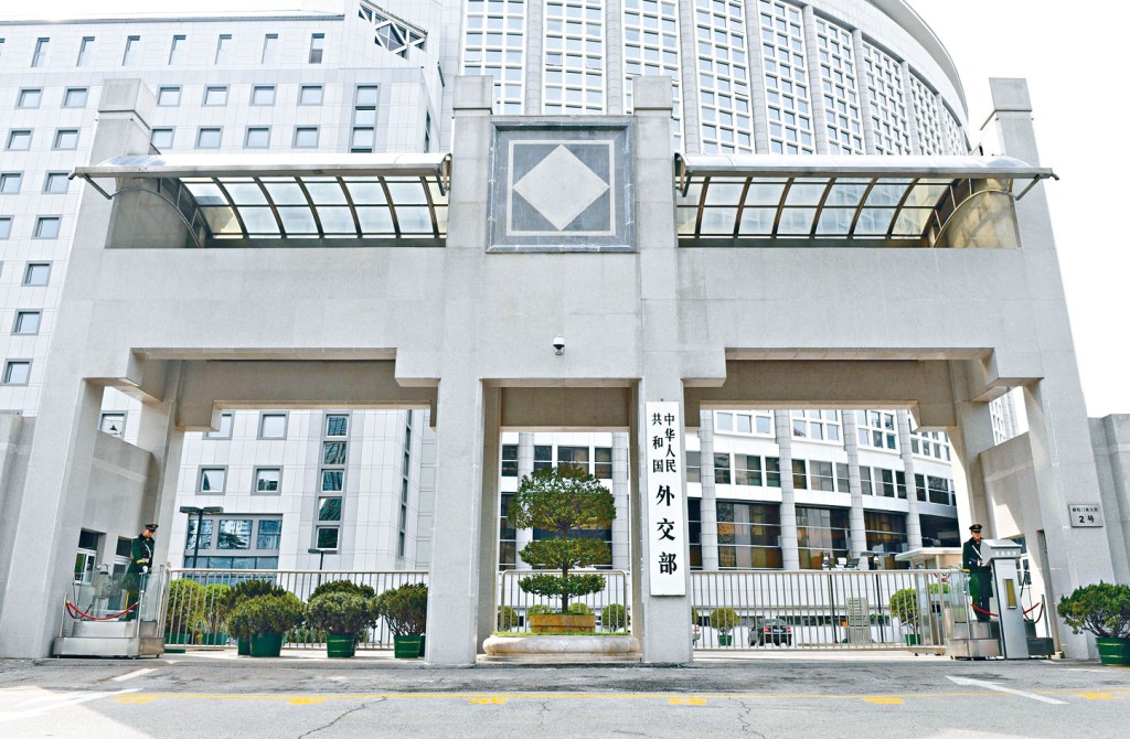 外交部发文，批评极个别外国政客粗暴干涉香港事务和中国内政。 
　　