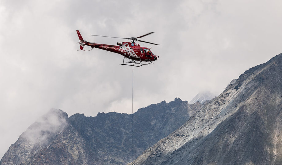 当局现时希望天气晴朗​​，救援直升机能够起飞。网上图片
