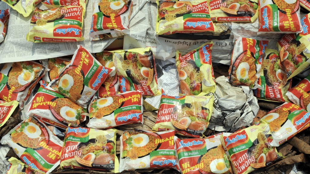 有傳媒指少年吃的是「印尼名物」營多麵(Indomie)。 法新社示意圖 有傳媒指少年吃的是「印尼名物」營多麵(Indomie)。 法新社示意圖
