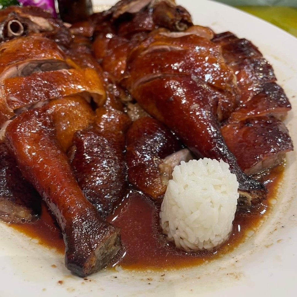 简简单单烧鸭饭。fb「香港街市鱼类海鲜研究社」图片