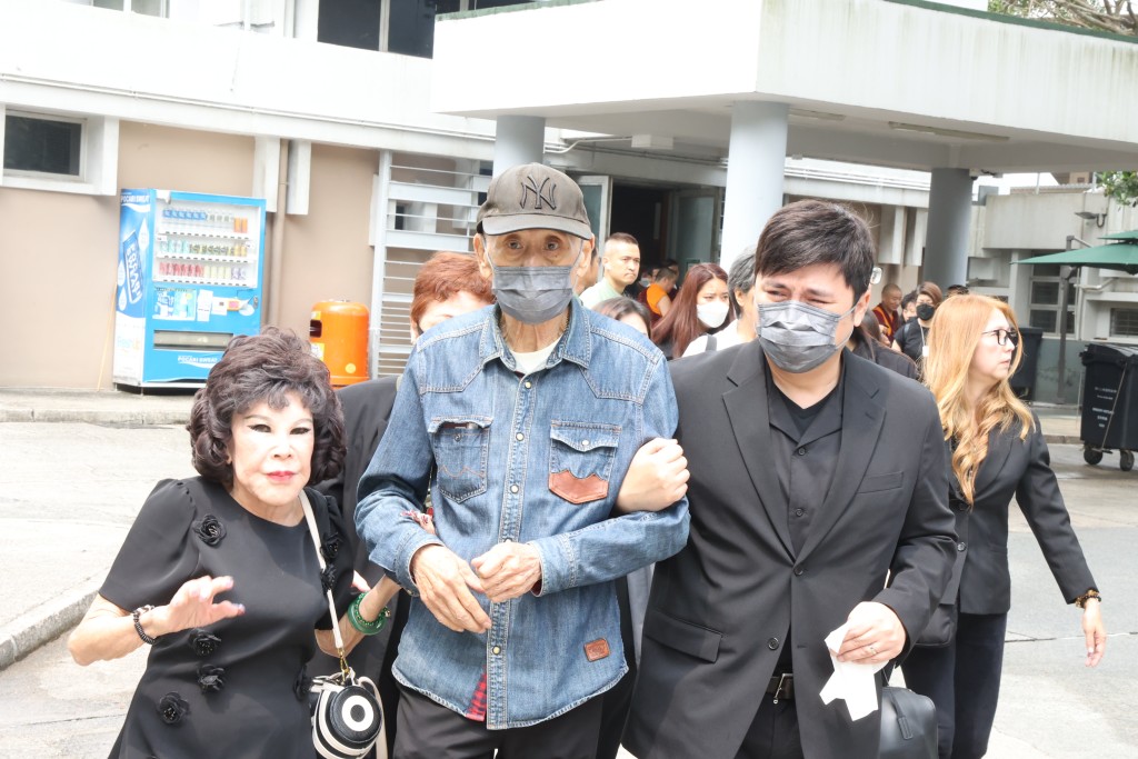 现年81岁「鼎爷」李家鼎近期处理家事身心不堪负荷，体型略为消瘦，健康状况再亮红灯。