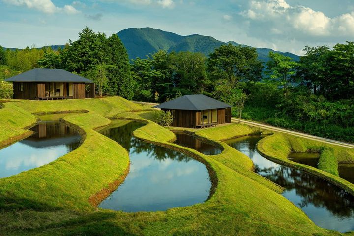 建在漂亮梯田上面的「界 由布院」，是星野集團在九州的最新酒店。
