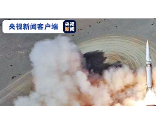 ■解放军发射DF-15B导弹。