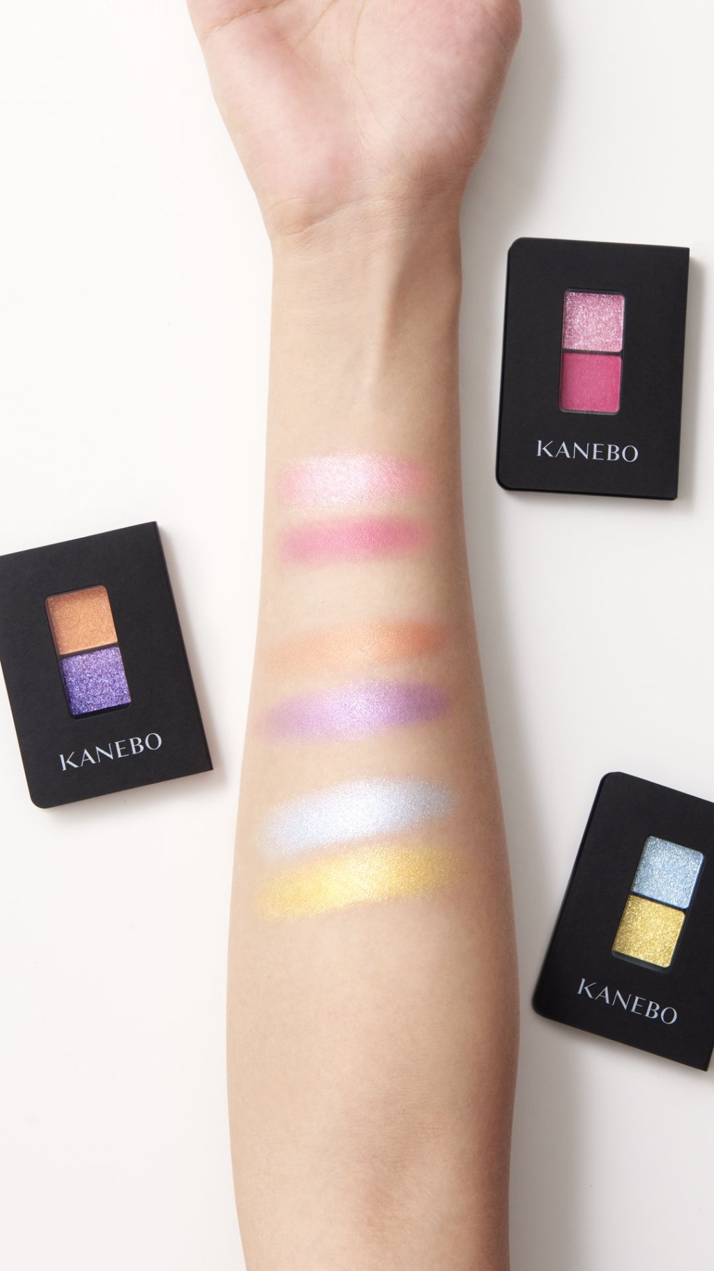 Kanebo Point Make 雙色眼影備有三個組合選擇。
