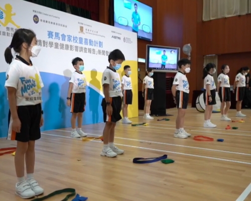 團體籲家長和子女一起做運動。賽馬會家校童喜動計劃fb live截圖