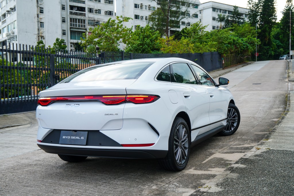 純電動比亞迪BYD SEAL 6 Premium房車本地試駕：同級罕有後輪驅動佈局，成就無與倫比駕控體驗。