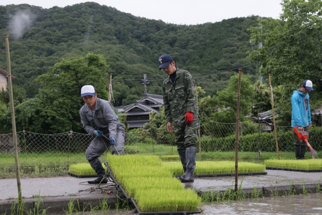 將舊有機器生產線轉為手工製生產並不易