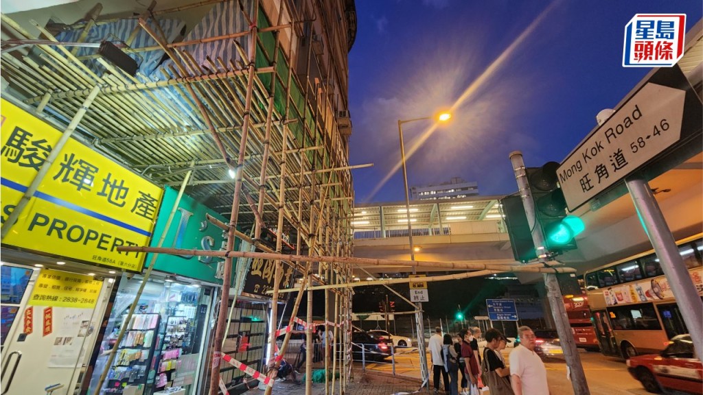 旺角道國際大樓簷篷現裂痕 工人趕工搭棚